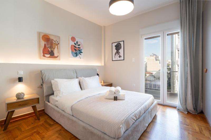 Classy Apartment in Koukaki, Walk to Metro & Acropolis — отель с удобствами в Афины