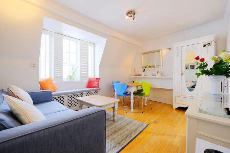 Roof Terrace Flat in Hampstead Pass The Keys — забронировать отель в Лондоне