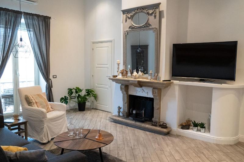 Цены на Roy Apartment - Napoli в Неаполе