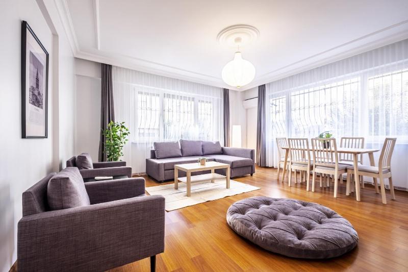 Magnificent Flat with Central Location in Sisli — забронировать отель в Стамбуле