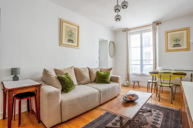 Цены на Charming Parisian flat in the 11th arrondissement - Welkeys в Париже