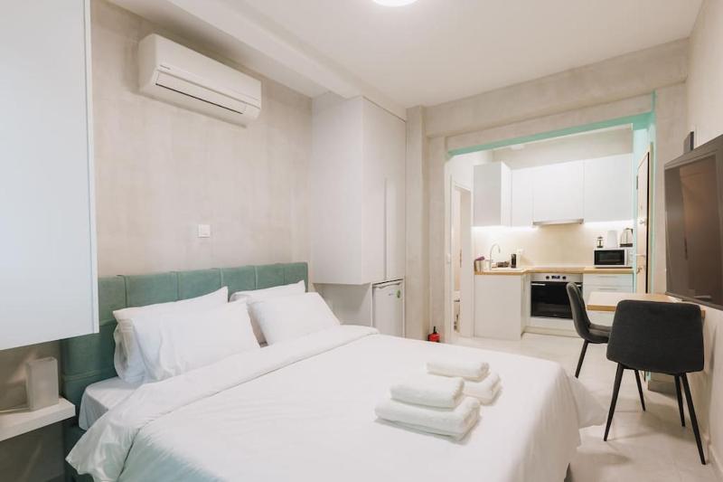 Industrial semi-basement studio in Athens — отель с удобствами в Афины