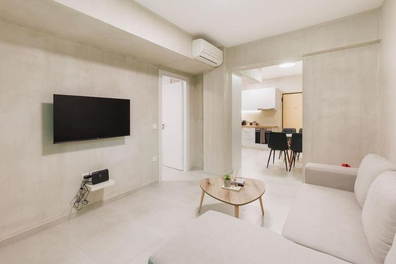 Industrial semi-basement apartment in Athens — отель с удобным расположением в Афины