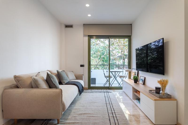 Цены на Cozy Apartment Les Corts в Барселоне