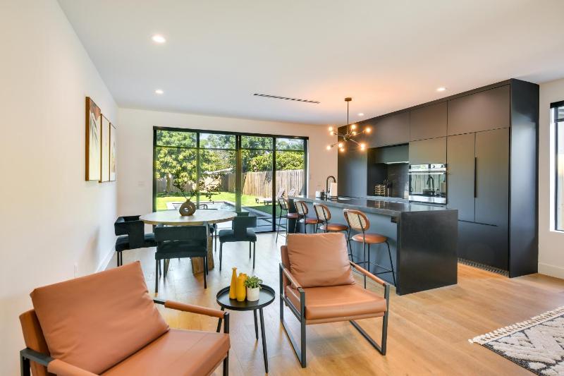 Modern Miami Home with Pool 1 Mi to Design District! — отель в Майами, Соединенные Штаты Америки