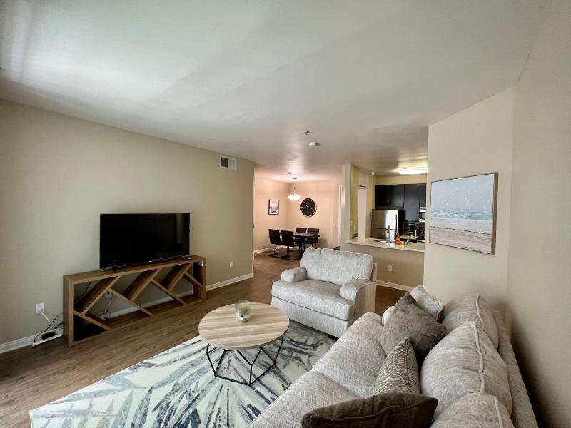 Luxurious Beach House Style 2bed/2bath Apartment at Marina Del Rey — забронировать отель в Лос-Анджелесе