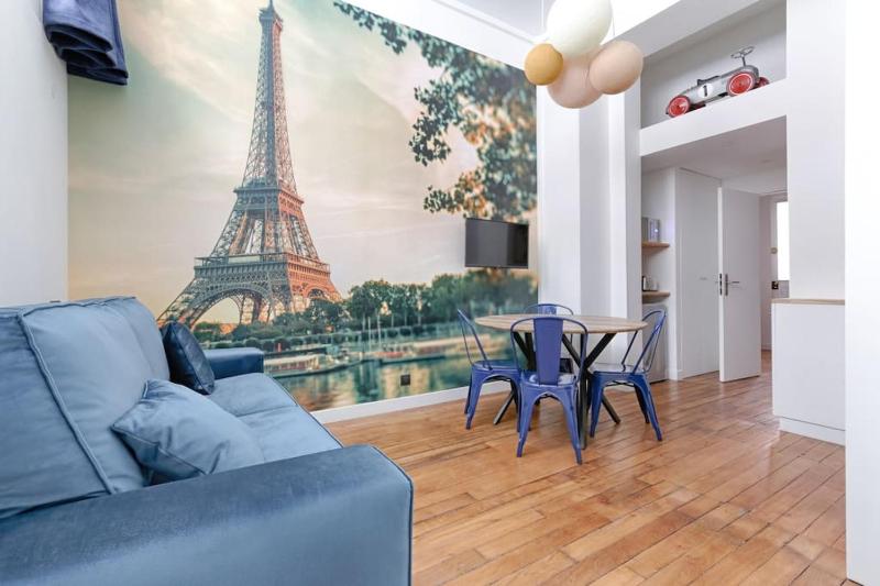 Цены на MyKeypers - Modern & Cozy Duplex 6P - Arc de Triomphe в Париже