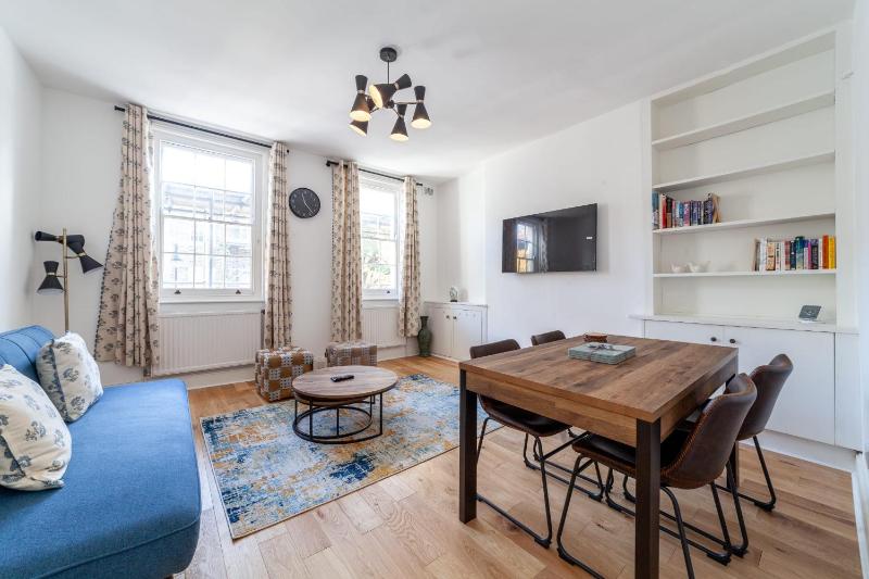 Period Victorian Abode In Idyllic Kings Cross — комфортный отель в Лондоне