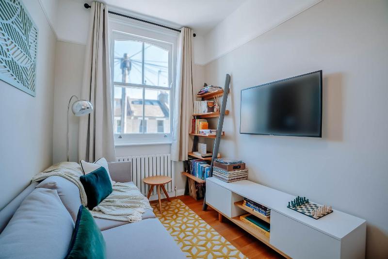 Cliffden Apartment - One bed apartment — отель с удобным расположением в Лондоне