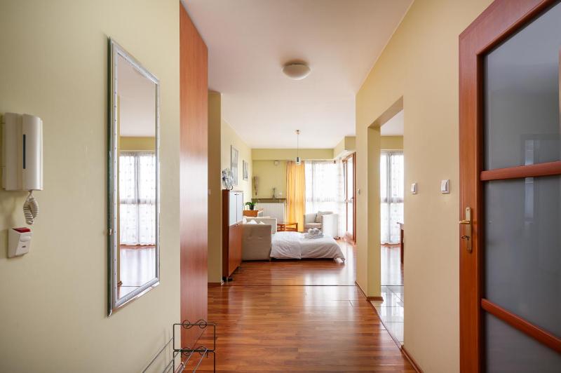 Цены на Aleja Wyscigowa Comfort Apartment в Варшаве