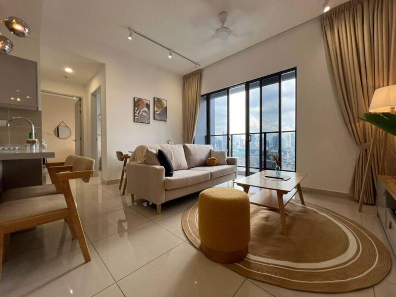 Цены на 3R3B KLCity CentreView (Balcony) - 8 pax в Куала-Лумпуре