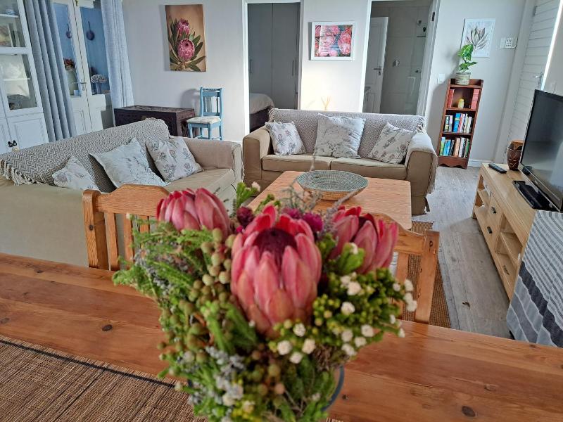 Garden Cottage in Constantia/Meadowridge — забронировать отель в Кейптауне