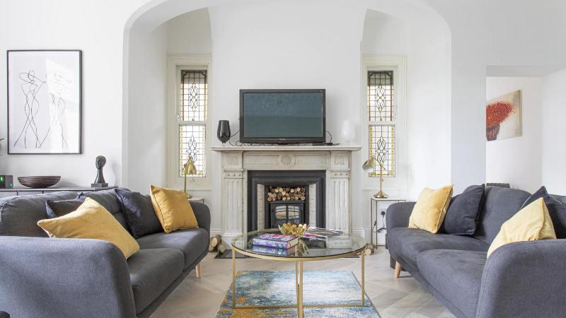 Stunning 4-Bed Property in London-Parking & Garden — отель в Лондоне, Соединенное Королевство
