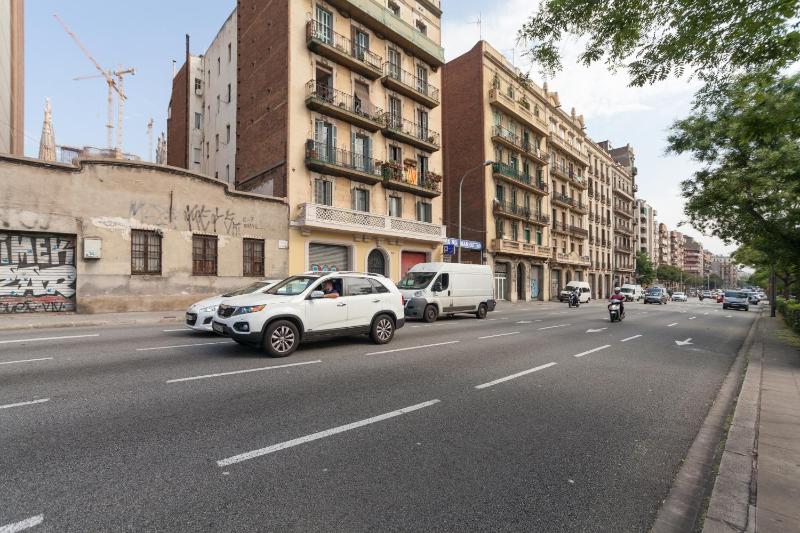 Housalia Sagrada Familia — отель с удобствами в Барселоне