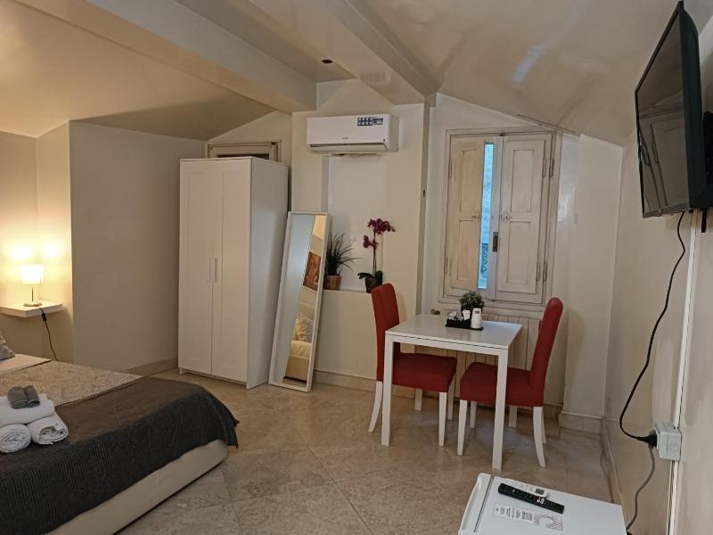 Navona Private Rooms bnb — комфортный отель в Риме