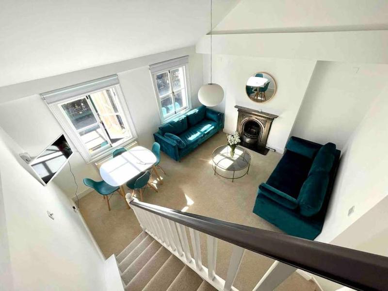 Fab split level Kensington Apartment — забронировать отель в Лондоне