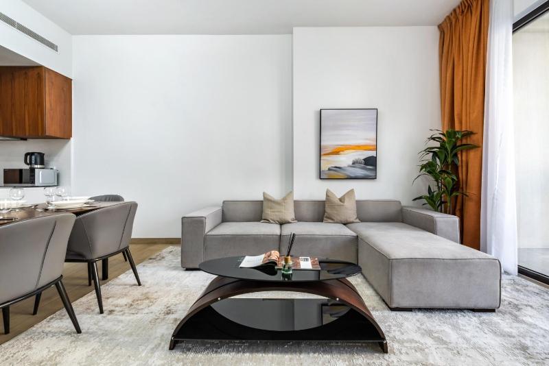 Цены на Spacious 2BR flat, La Rive 2 в Дубае