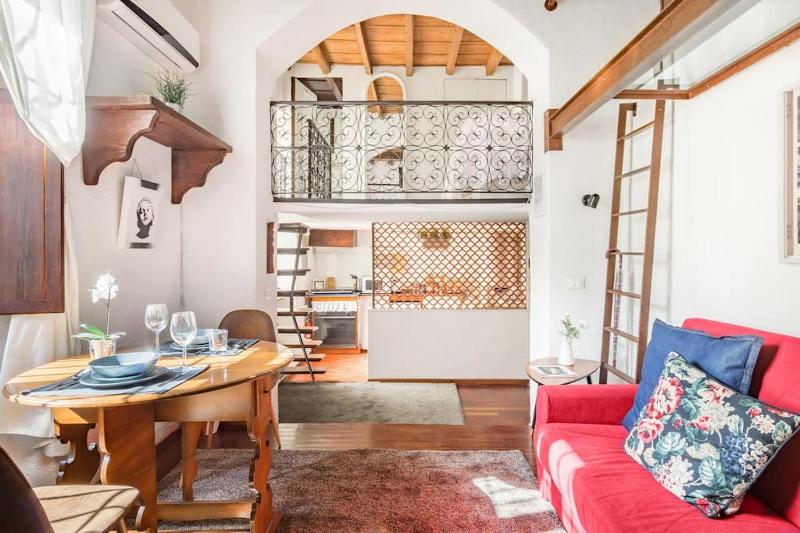 Цены на Trastevere Alley Apartment в Риме
