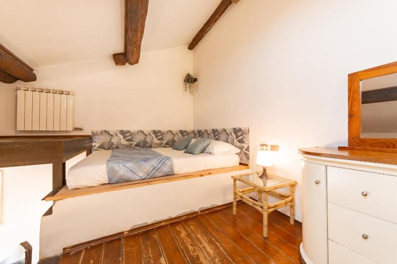 [Navigli - Centro] Vintage apt - Free WiFi & Relax — отель в Милане, Италия