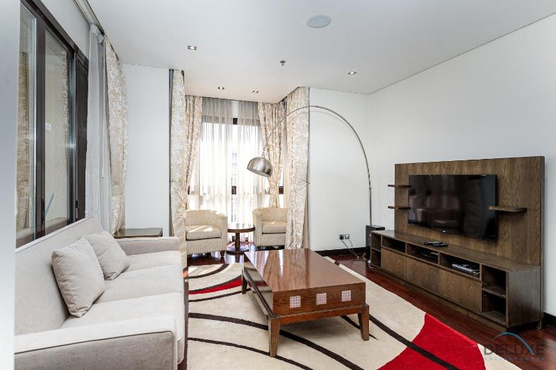 Цены на Splendid 2BR at Royal Amwaj Palm Jumeirah by Deluxe Holiday Homes в Дубае