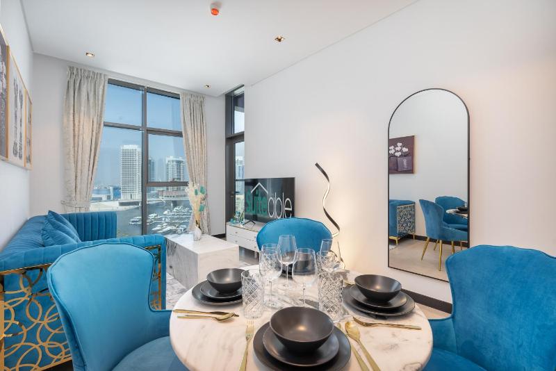 Azure accents apartment with Burj Khalifa view — комфортный отель в Дубае