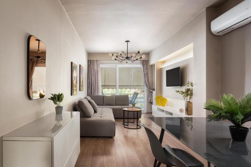 Glyfada Aurora Elegant Apartment — отель в Афины, Греция