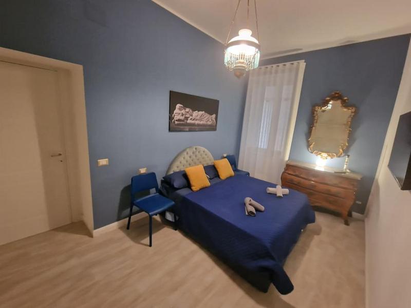 Pastel blue house x 5 people in Corso above metro Montesanto — комфортный отель в Неаполе