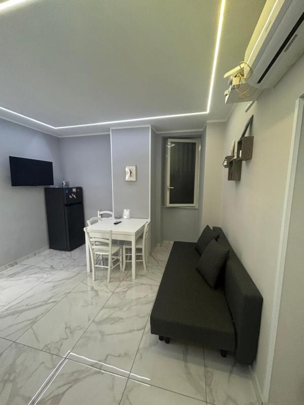 Casa vacanze QS 10 — отель с удобствами в Неаполе