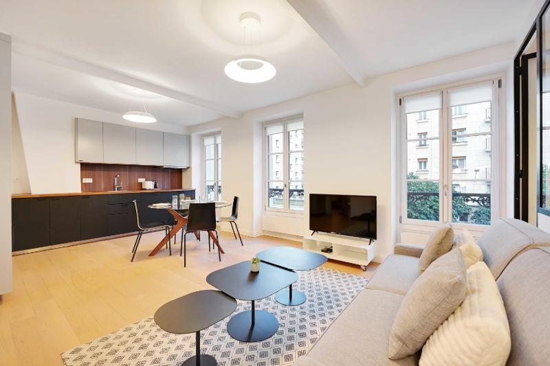 Charming Appart - 2BR6P - Bon Marche Sulpice — комфортный отель в Париже