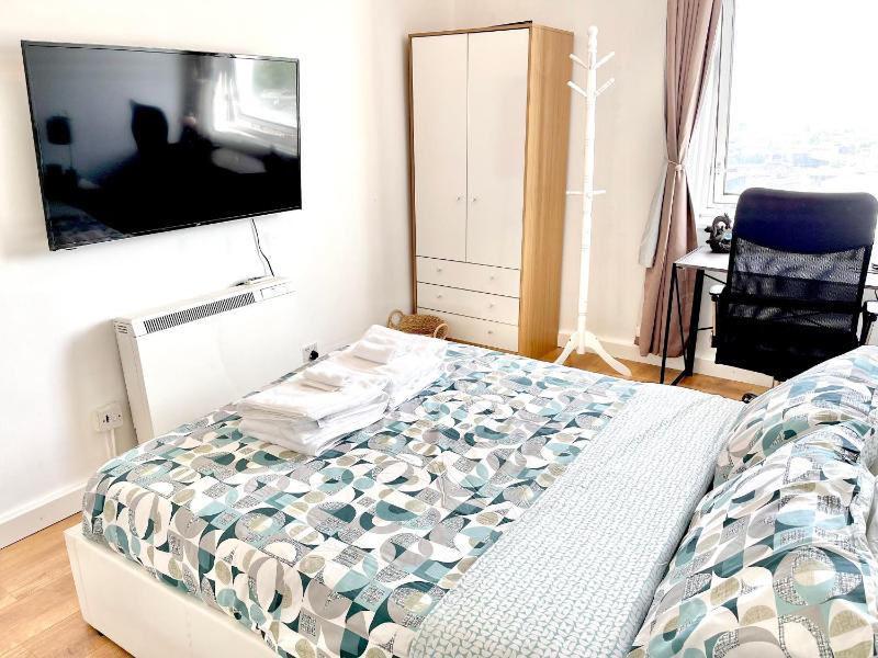 Paddington Flat Close to Station with Patio — отель с удобствами в Лондоне