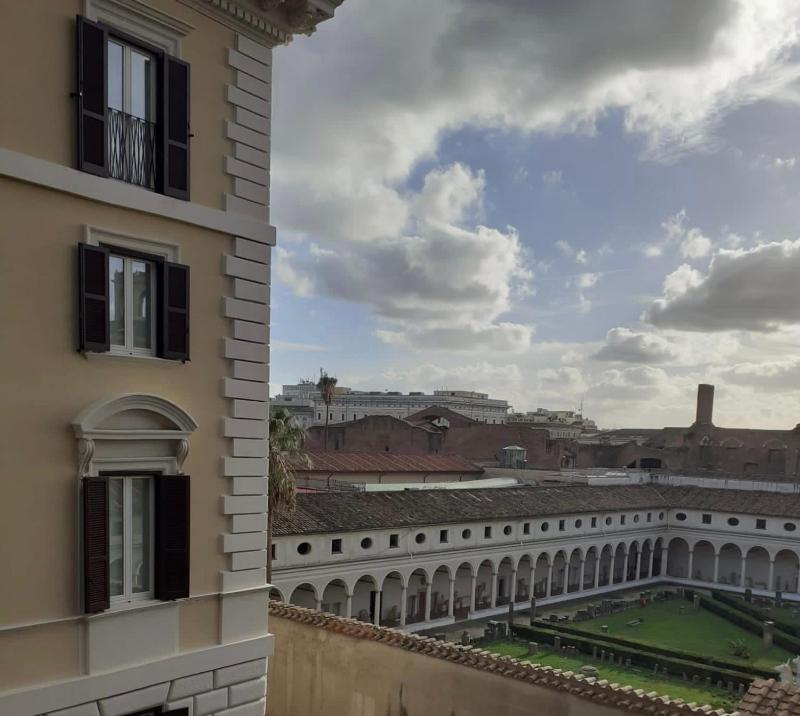 TRIPLE big room AMAZING VIEW, for two o three person, in CENTER of ROME — отель в Риме, Италия