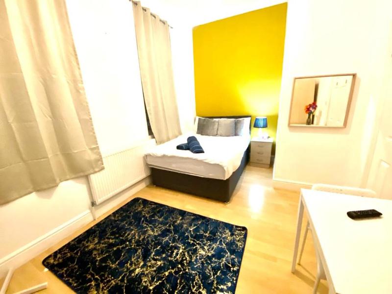 Lovely 3 Bedroom property next to Paddington station Central London — комфортный отель в Лондоне