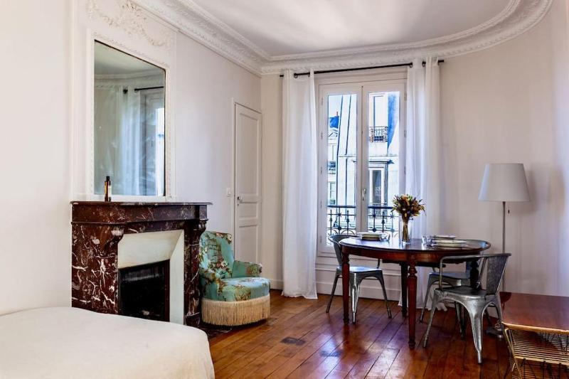 Charmant Appartement au Coeur de Paris — комфортный отель в Париже