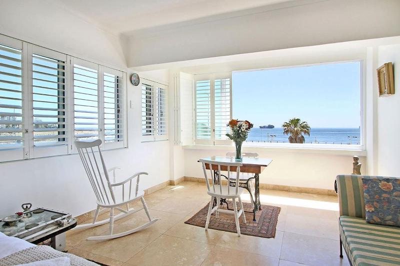 Dolphin Bay Studio with Sea Views — забронировать отель в Кейптауне