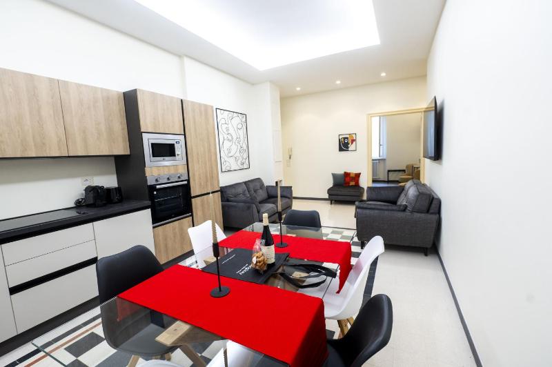 Цены на 3 BR Home in Vibrant Testaccio в Риме