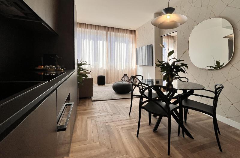 Цены на YLS Luxury Suites в Милане