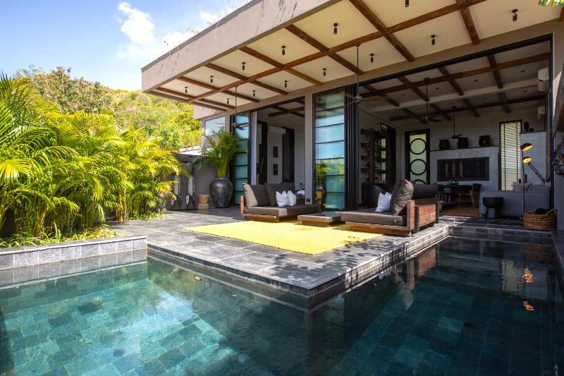 Цены на Clay Hut 2 Bedroom Luxury Villa в Кохе