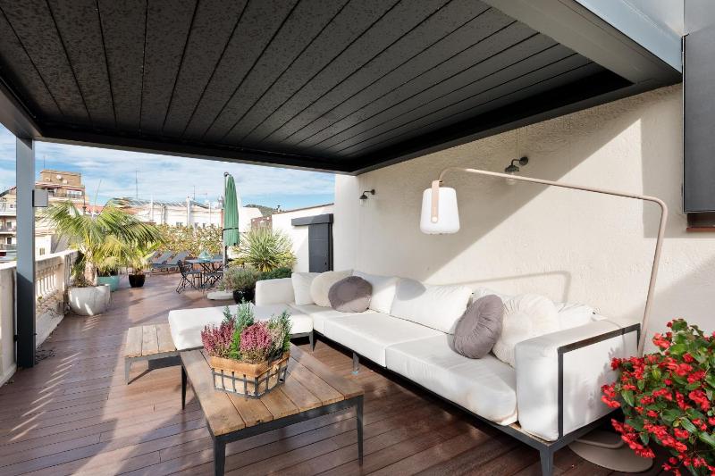 Enjoy Apartments La Riera Penthouse — комфортный отель в Барселоне