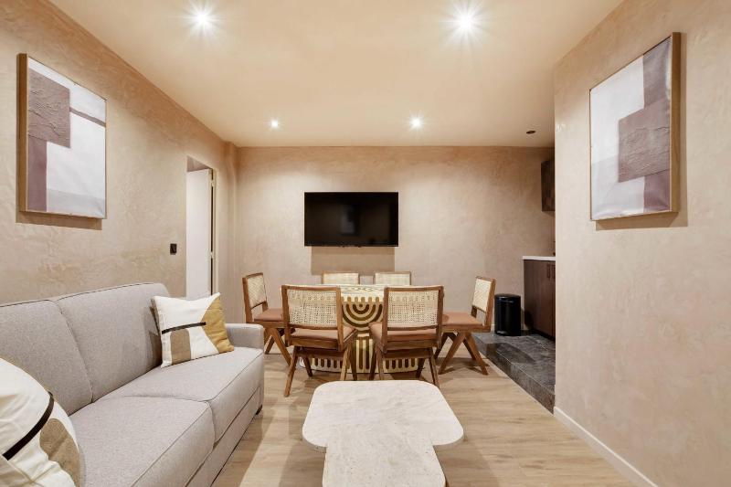Elegance and Refinement for 10 - Montorgueil — отель с удобным расположением в Париже