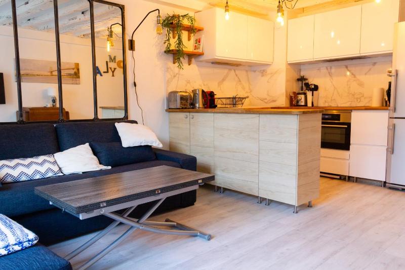 Beautiful Cozy Apartment Near Gare De L'est! — отель с удобным расположением в Париже