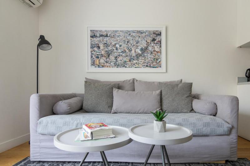 Athens Trikoupi Suite B1 — отель с удобным расположением в Афины