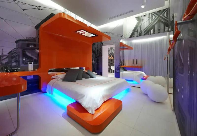 (Orange Luxe Apartment Duomo)+Parking 1 minuto Metro M4 — отель в Милане, Италия