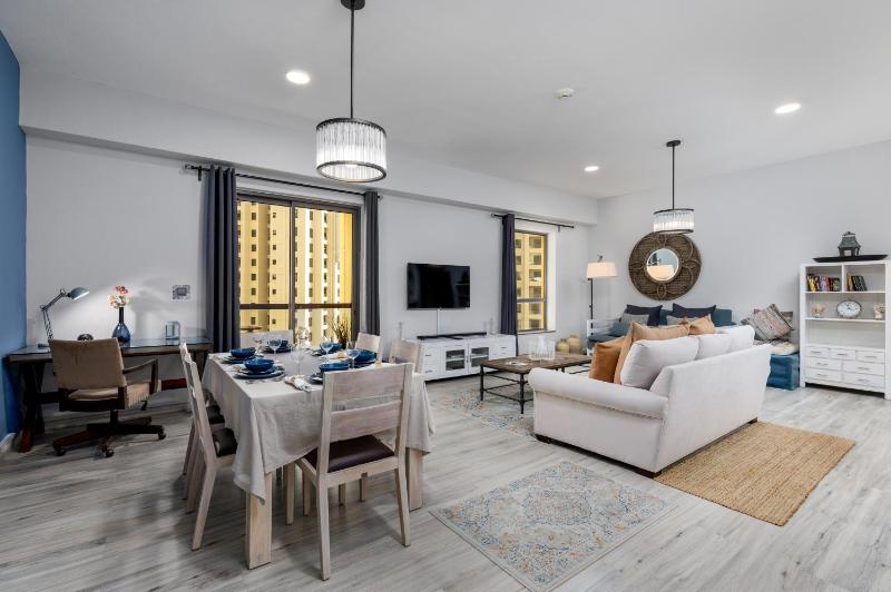 Maison Privee - Serene & Luxury Retreat in the Heart of JBR Beach — отель с удобствами в Дубае