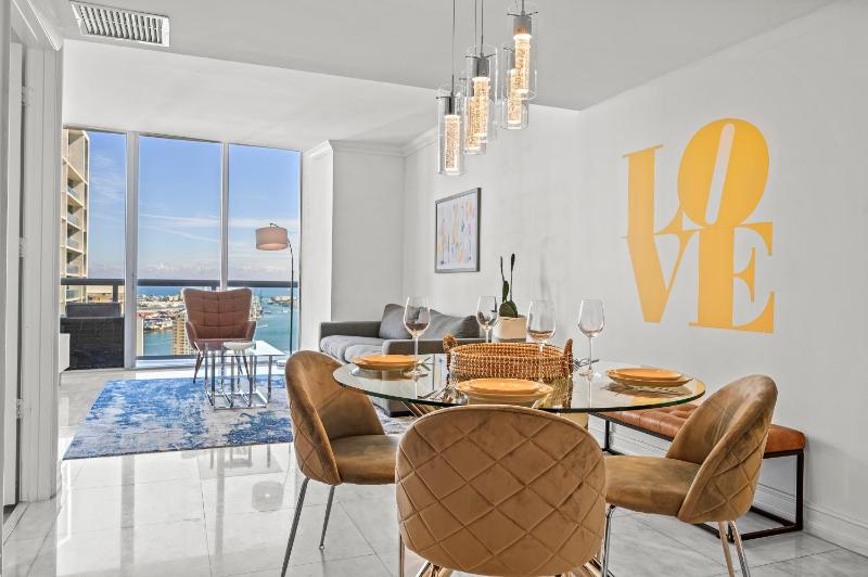 Icon Brickell • High Floor • Bay & Pool view Free SPA — забронировать отель в Майами