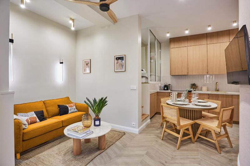 Цены на Apartment Montmartre by Studio prestige в Париже