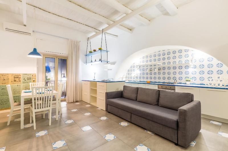 Cozy Apartment ai Quartieri Spagnoli by Wonderful Italy — комфортный отель в Неаполе