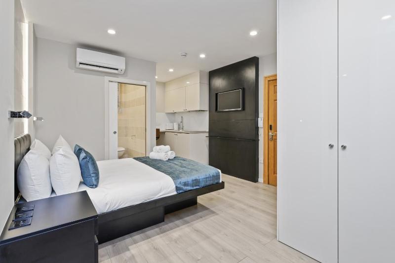 Цены на Studio Flat West End Lane в Лондоне