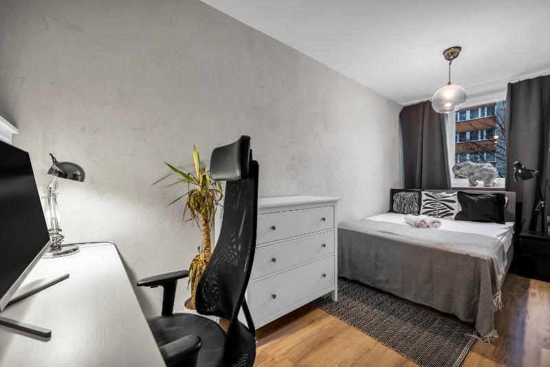 Цены на 2Br Apt Metro Railwaystation в Варшаве