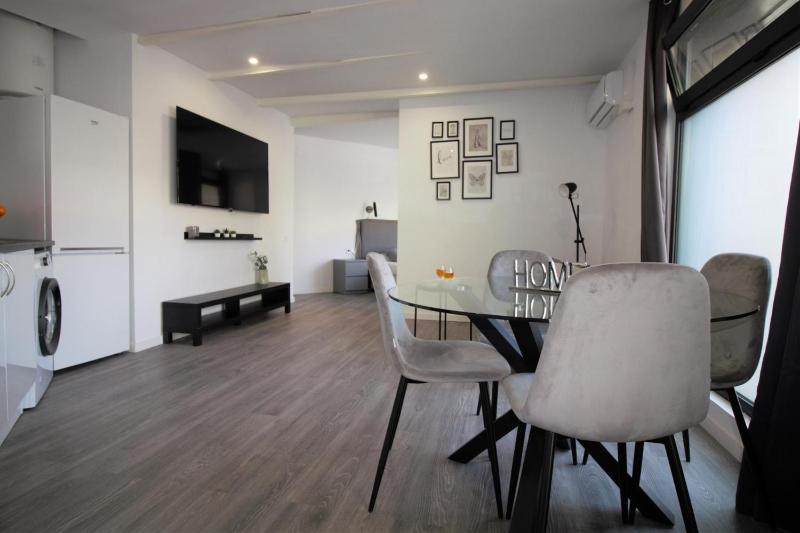 Llacuna Modern loft close to the beach — забронировать отель в Барселоне