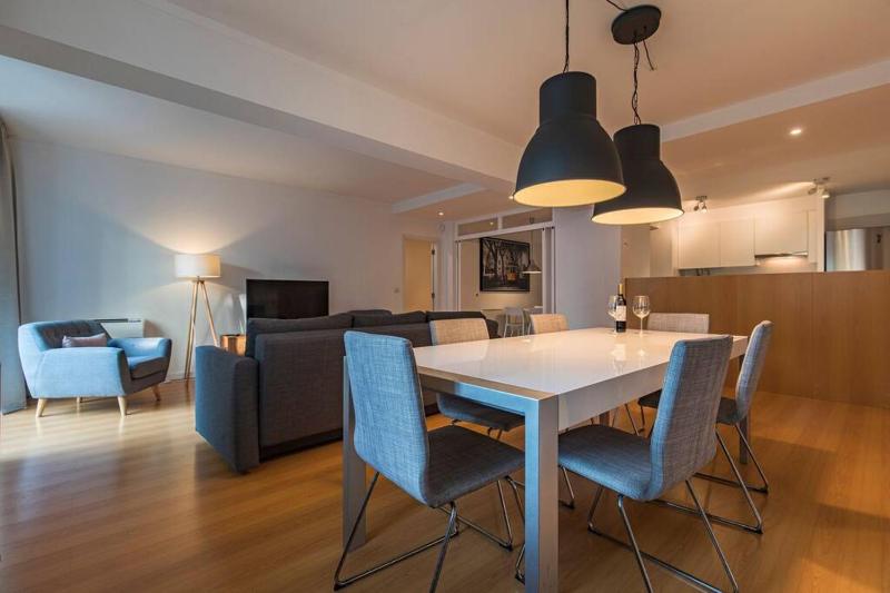 Downtown 2-Bedroom apartment w/terrace — комфортный отель в Лиссабоне